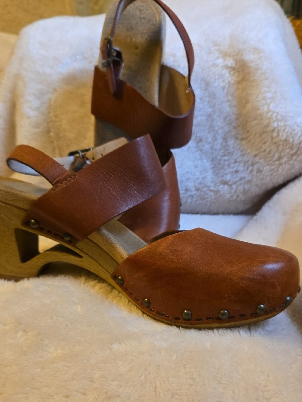 Dansko Women’s Brown Leather Slingback Clog Sandals - Picture 4 of 5